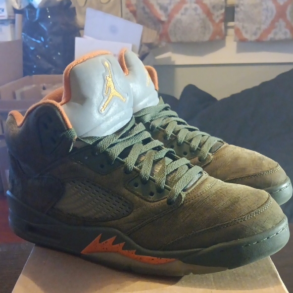 Jordan 5 Retro (2024) Olive Mens SZ 9 Womens SZ 10.5 EUC - Picture 3 of 9